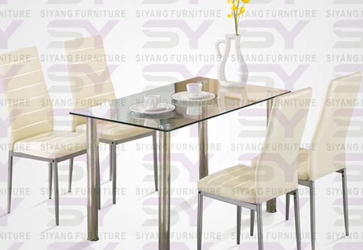 שולחן מזכוכית צבע שקוף יפה ביותר עם 4 כסאות נוחות ואיכותיות 