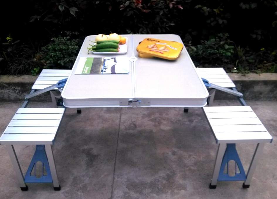 שולחן מנרוסטה עם 4 כסאות מחוברים מתאים לחצר או לגינה לפקניק או על האש מיוחד ביותר 
