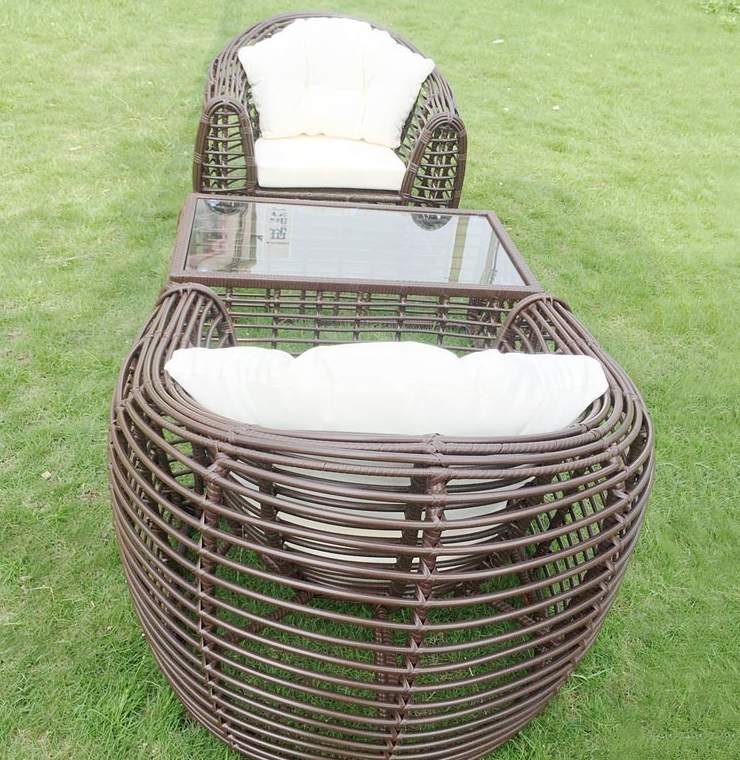 כסאות נוחות לחצר או למלון עם שולחן מרובע מזכוכית עם מסגרת מאלומיניום